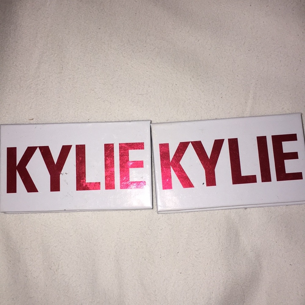 Kylie Cosmetics Eyeshadow Palette - Bold Red